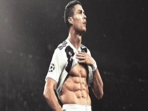 Bí quyết thể lực tuổi 35 của Ronaldo Bơi lội và ám ảnh phòng gym