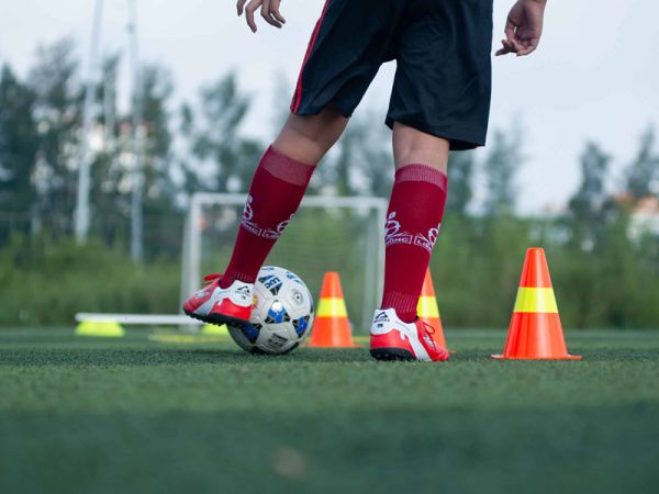 Hướng dẫn Kỹ thuật di chuyển cơ bản trong bóng đá cho người mới tập
