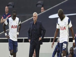 Tin bóng đá sáng 14/9: Mourinho chỉ trích Tottenham lười biếng