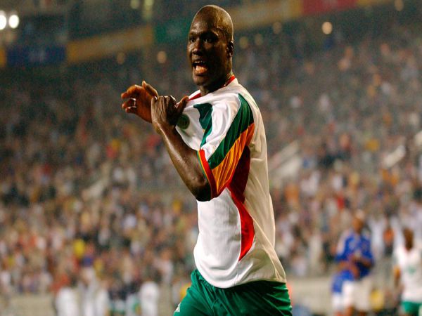 Tin bóng đá quốc tế 30/11: Huyền thoại Senegal qua đời ở tuổi 42