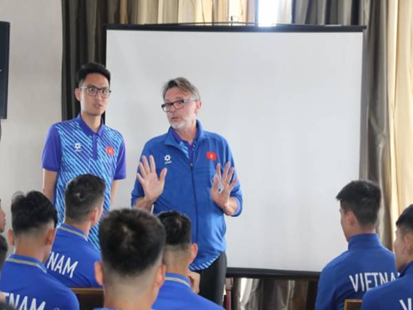 Bóng đá Việt Nam 6/1: HLV Troussier nhắn nhủ các cầu thủ 30 tuổi
