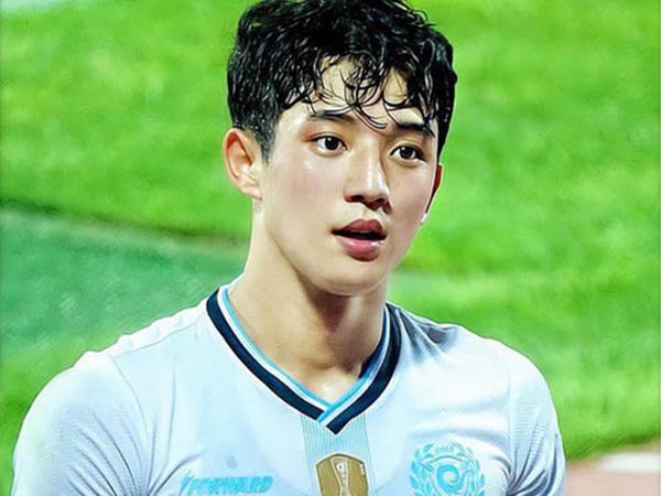 Cầu thủ đẹp trai nhất châu Á: Tài năng trên sân cỏ