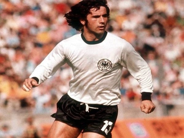 Gerd Müller làm rạng danh chiếc áo số 13