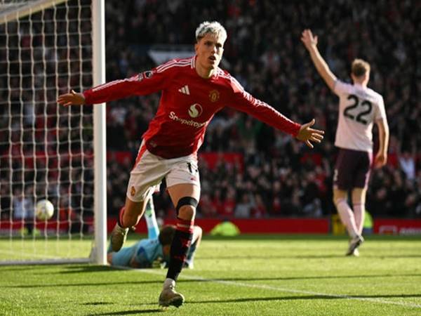 Bóng đá Anh 21/10: Cầu thủ Man United tức giận sau bàn thua oan