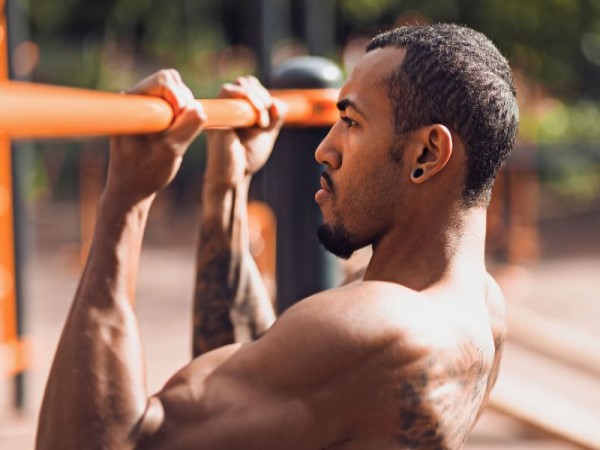 Tập xà đơn (Pull-ups)