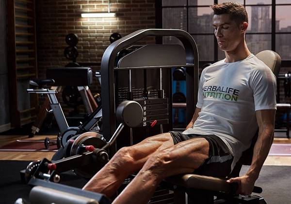 Ronaldo tập luyện
