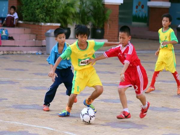 Khám phá học sinh chơi bóng đá có lợi gì khi tham gia