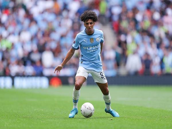 Những cầu thủ trẻ triển vọng nhất Man City thời điểm hiện tại