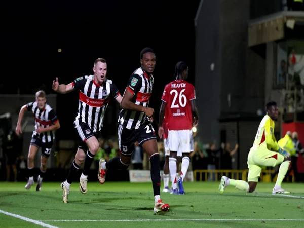 Cú sốc tại EFL Cup trước Grimsby Town
