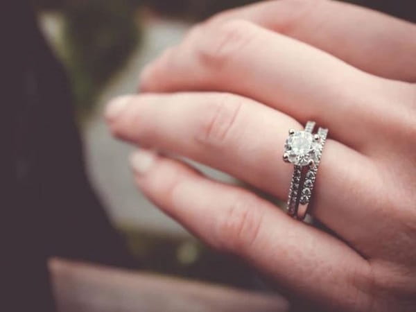 Nằm mơ thấy nhẫn bạc là tốt hay xấu?