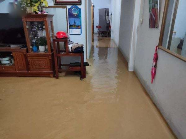 Nằm mê thấy nước tràn vào nhà người khác