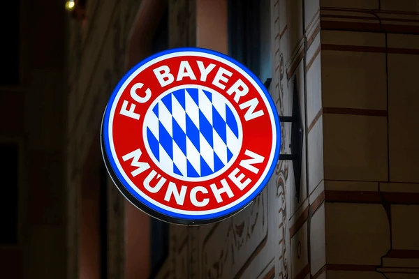 Logo Bayern Munich mới và sức ảnh hưởng trên toàn thế giới