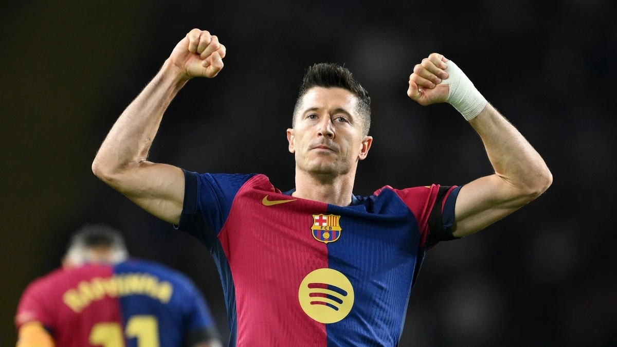 Robert Lewandowski – Đầu tàu trên hàng công Robert Lewandowski – Đầu tàu trên hàng công